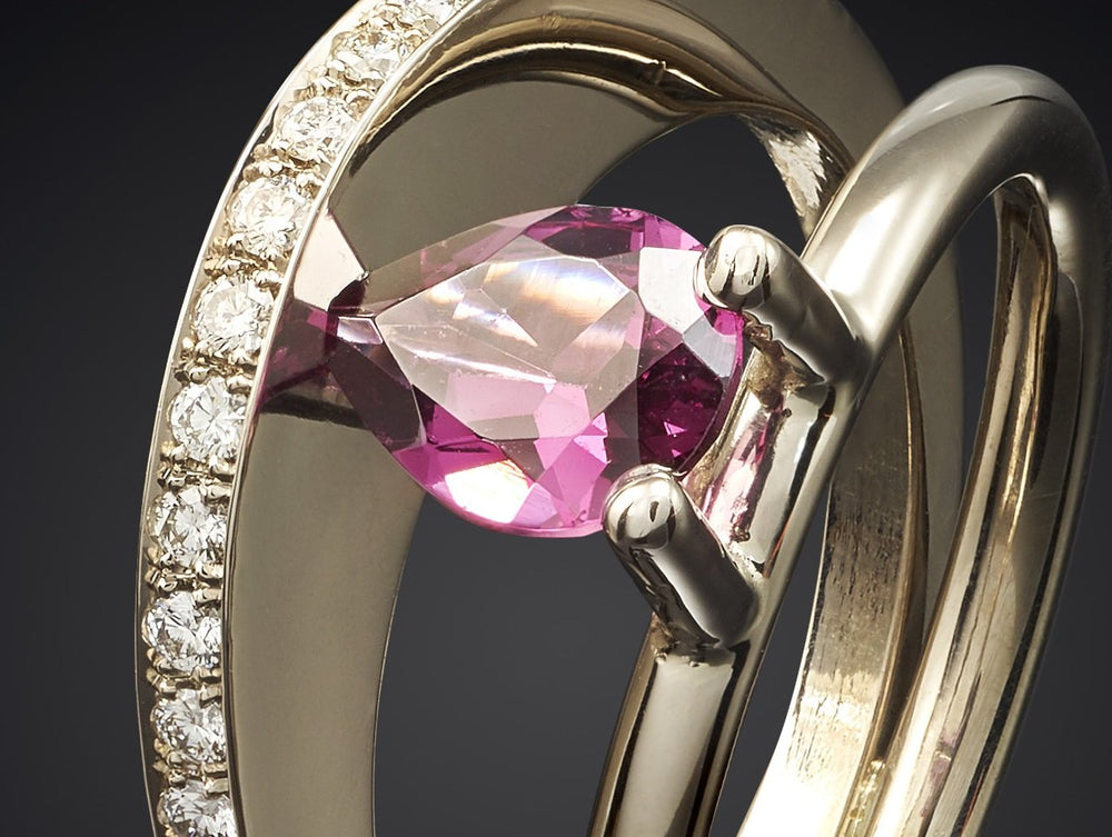 Zonsopgang | 14 karaat witgouden ring met roze toermalijn en diamant